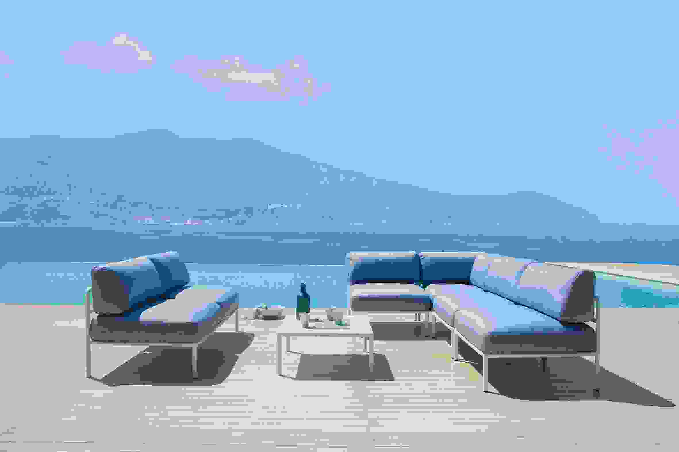 Stylische himmelblaue Lounge 