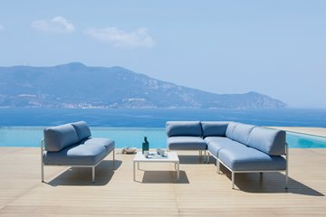Stylische himmelblaue Lounge 