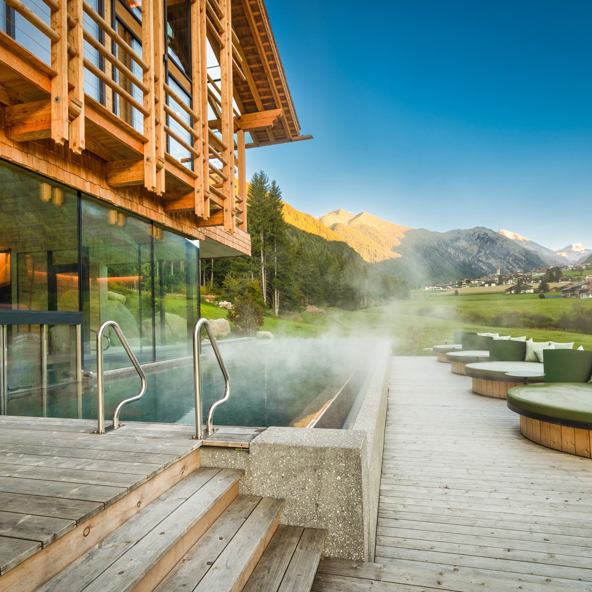 Chalets Valsegg - la piscina nella foresta