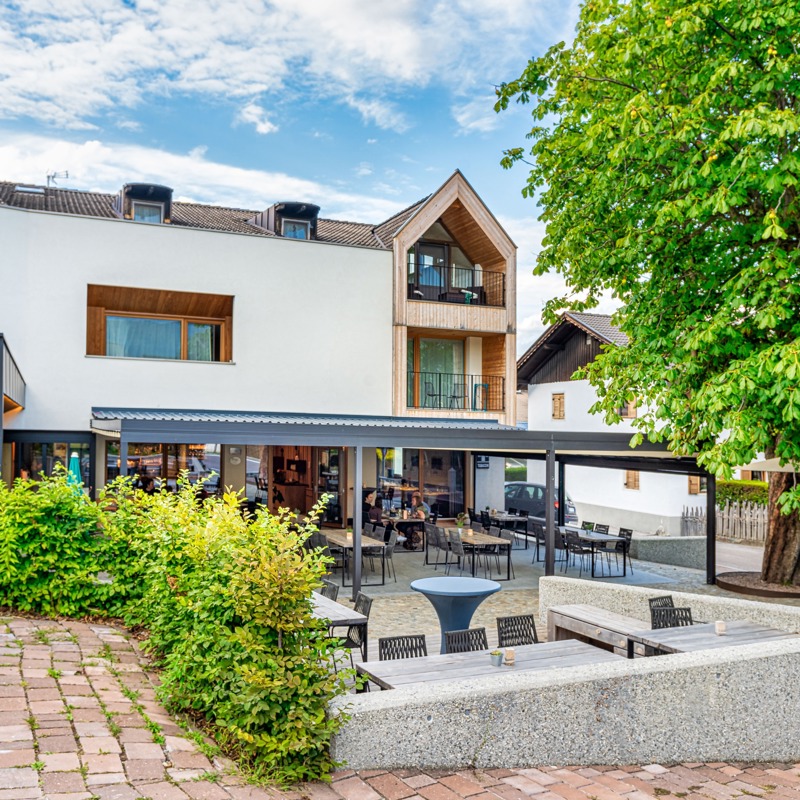 Alpenrose’s Dining Living