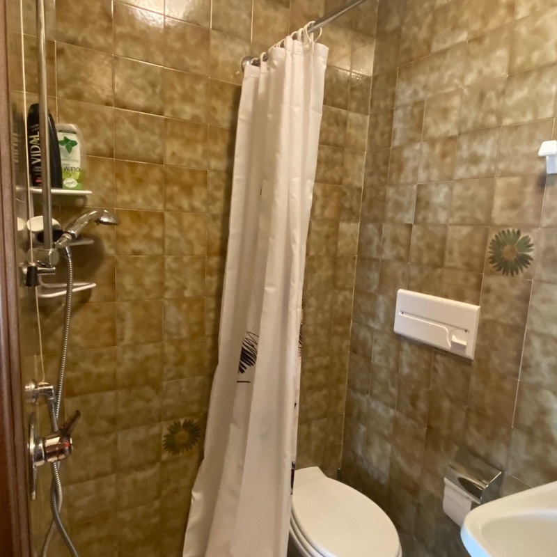  Ristrutturazione del bagno in un appartamento per vacanze di 45 anni