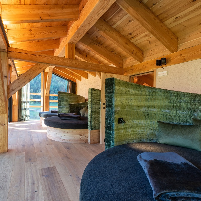 Chalets Valsegg - la piscina nella foresta